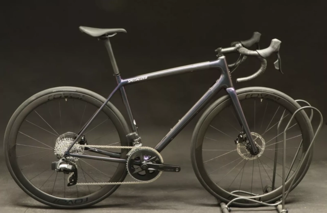 USED - 2024 Specialized Aethos Expert 56cm Rival eTap AXS 12s Chameleon Photo Bike