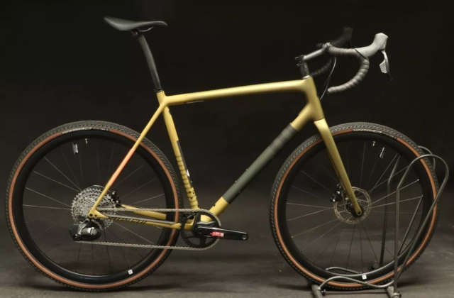 USED - 2023 Specialized Crux Expert Carbon 58cm SRAM XPLR eTap AXS Gold Floor Demo