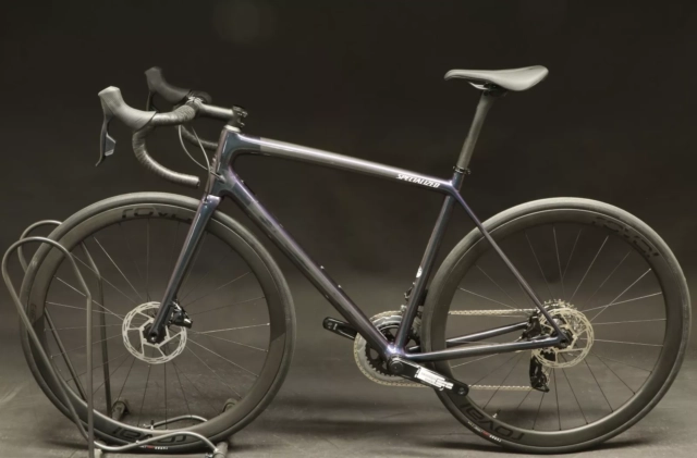 USED - 2024 Specialized Aethos Expert 56cm Rival eTap AXS 12s Chameleon Photo Bike - Image 2