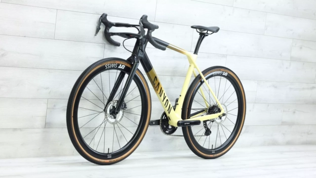 USED - 2022 Canyon Grail CF SLX 8 Di2 Gravel Bike - Medium - Image 2