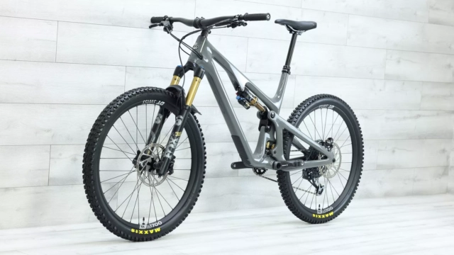 USED - 2022 Yeti SB140 T2 Mountain Bike - XL - Image 3
